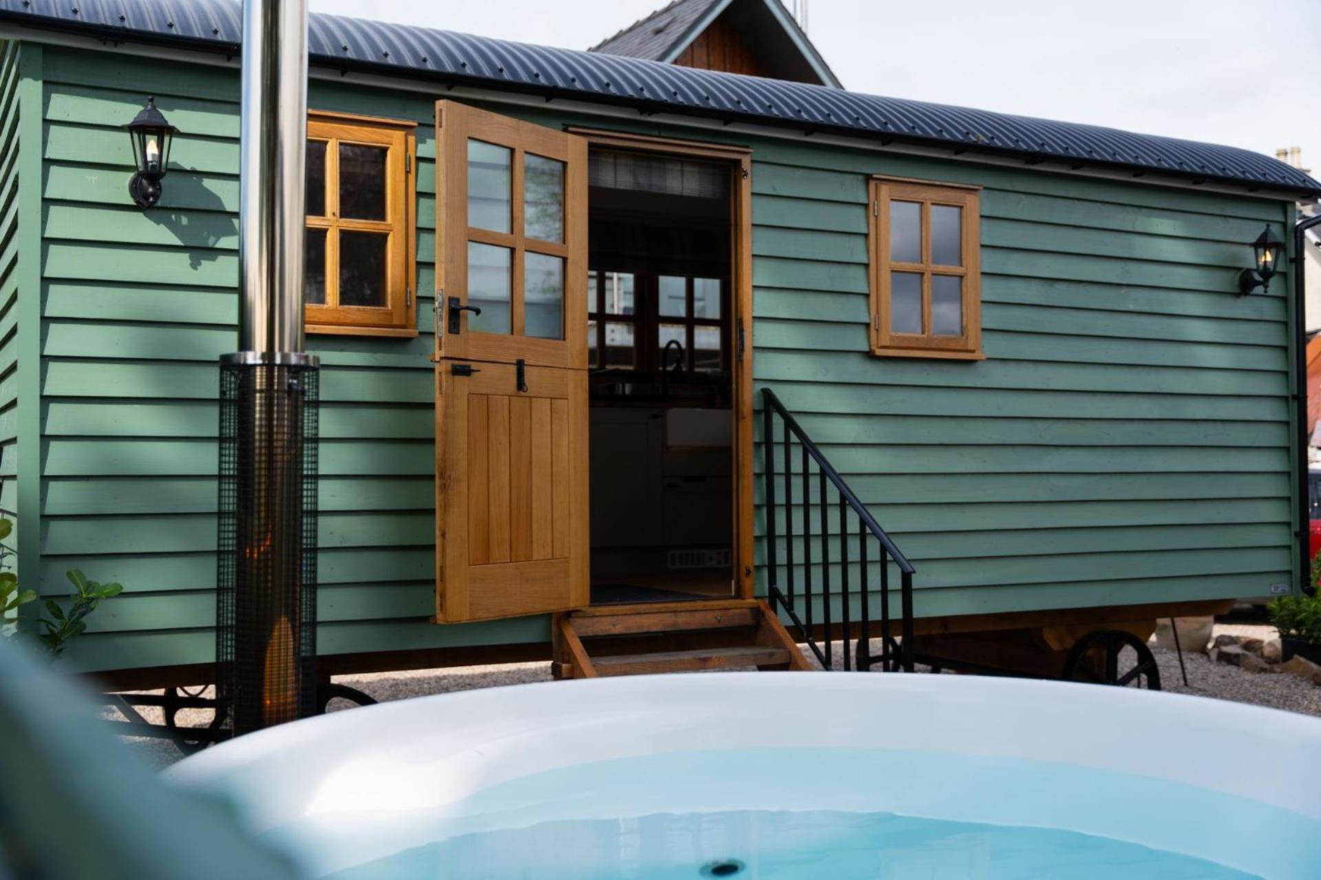 フォート・ウィリアム Driftwood & Hot Tubヴィラ エクステリア 写真